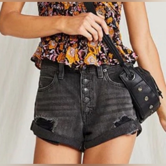 We the Free Black Denim Shorts Size 28 - Picture 1 of 8